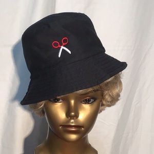 Black bucket hat